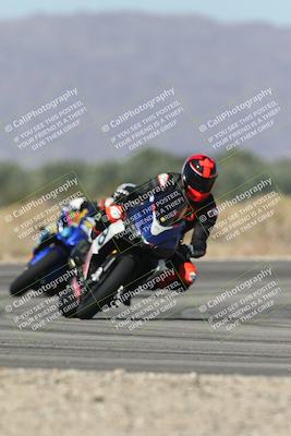 media/Oct-13-2025-Moto Forza (Mon) [[a66d839500]]/3-B Group/Session 3 (Turn 16)/